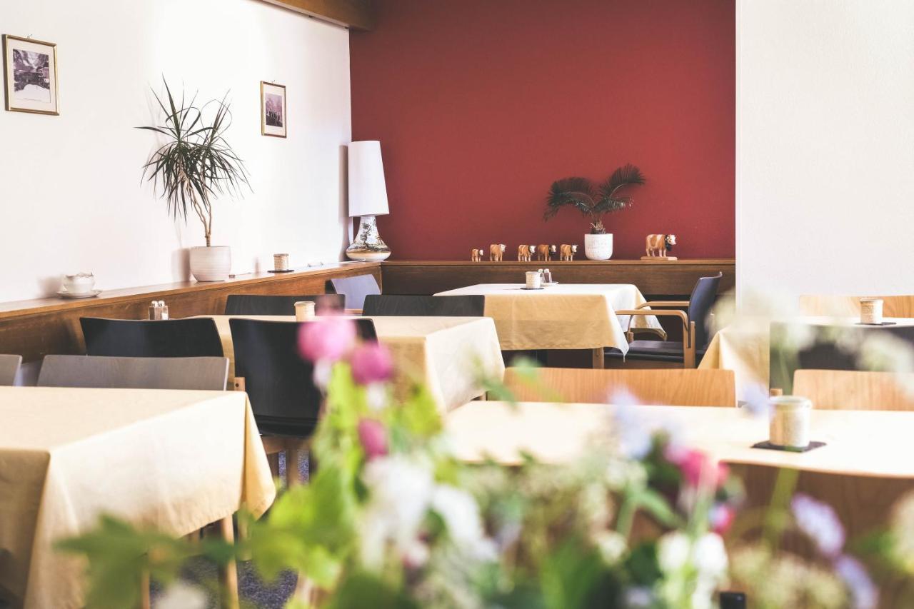 Hotel Alpina Kandersteg Bagian luar foto