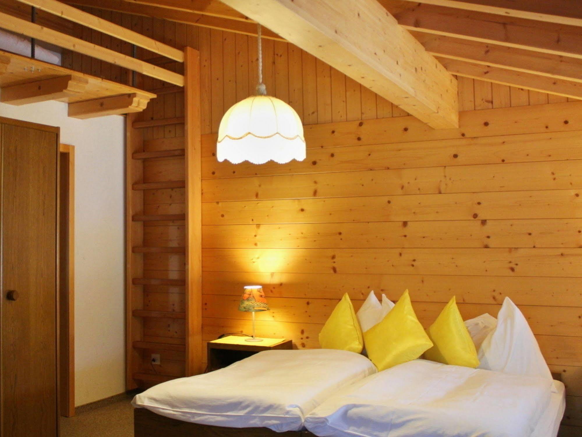 Hotel Alpina Kandersteg Bagian luar foto